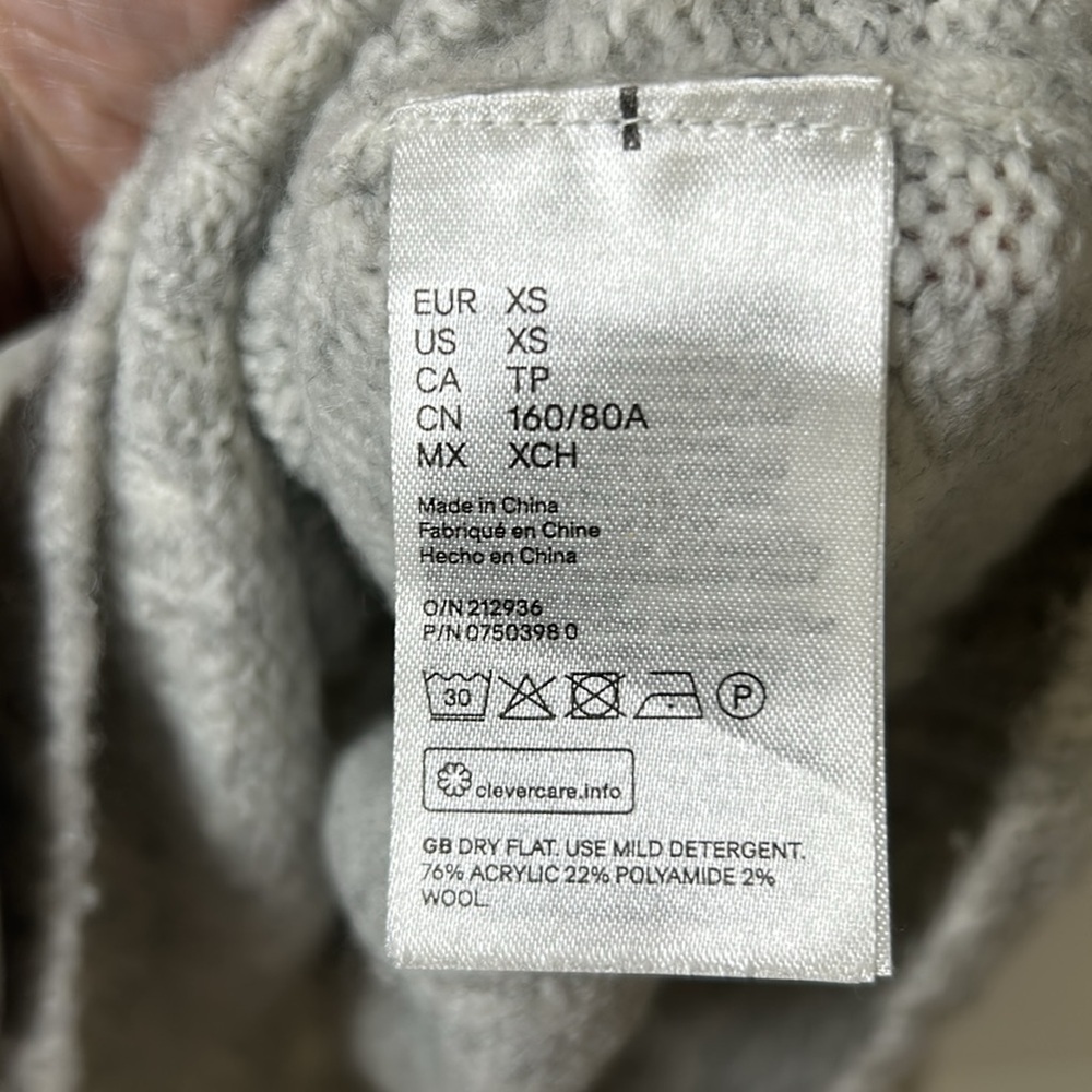 H&M Gray V-Neck Sweater - Picture 5 of 5
